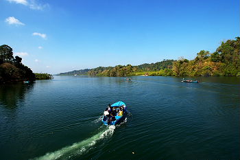Sea journey to limestone cave