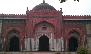 Qila-e-Kuhna Masjid inside Purana Qila