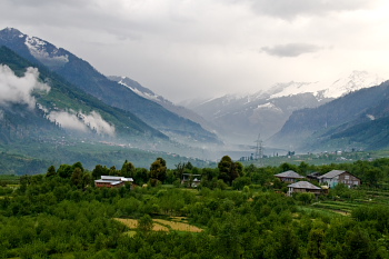 http://www.go2india.in/himachal/images/manali.JPG