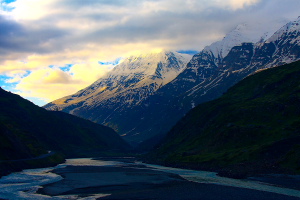 Chandra river and Himalayan valley