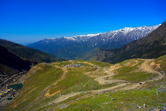 Shimla to Manali valley and river view
