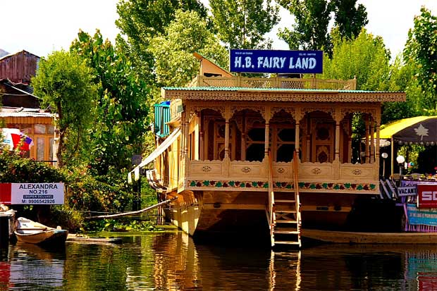 House boat at Dal Lake in Srinagar
