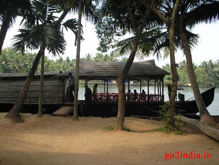 b1-houseboat
