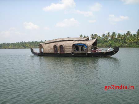 b1-houseboat2