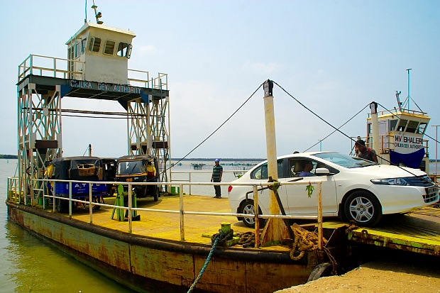 Car unloading at Janhikuda from Vessel