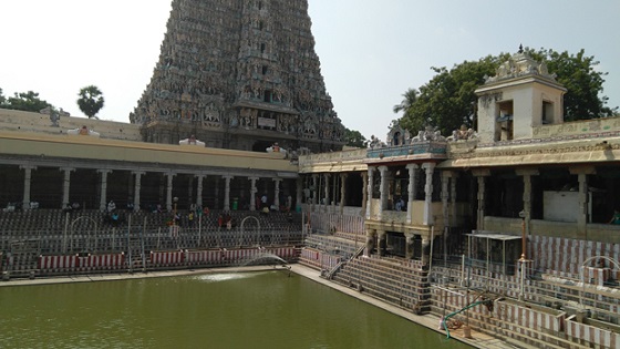 Madurai Meenakshi temple pond