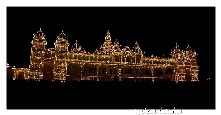 Evening light show at Mysore Palace