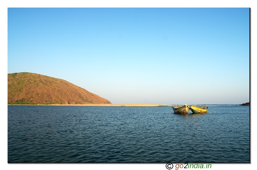Small boat at Bangarammapalam beach to cross the channel