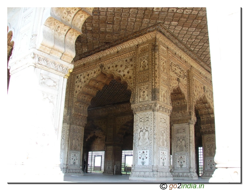Inside Lal Quila decorative rooms 