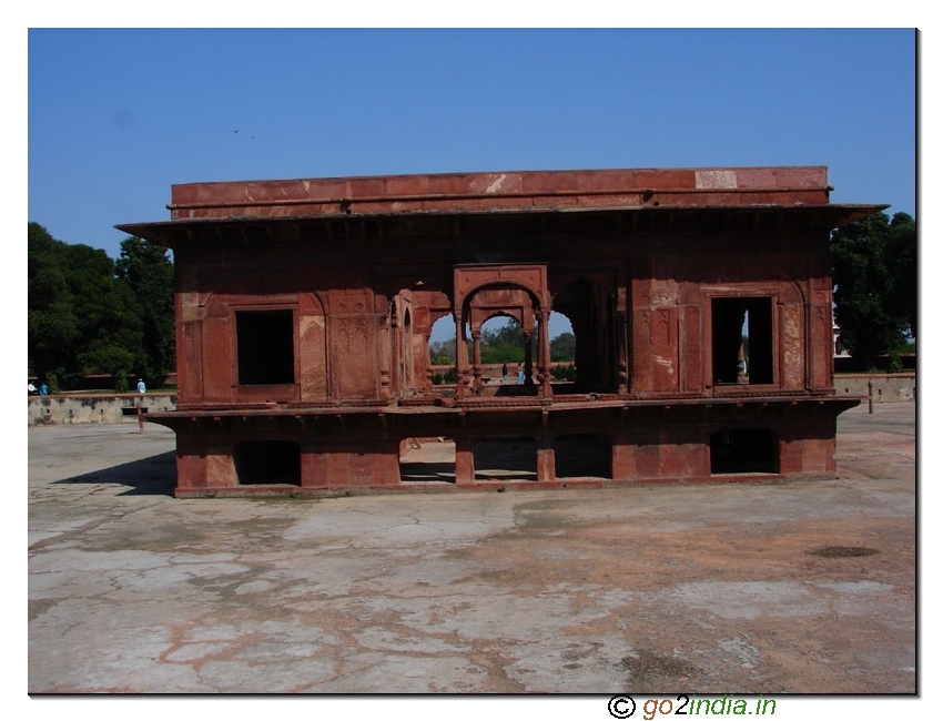 A Mahal at the centre of a dry pond inside Lal Killa or Red fort