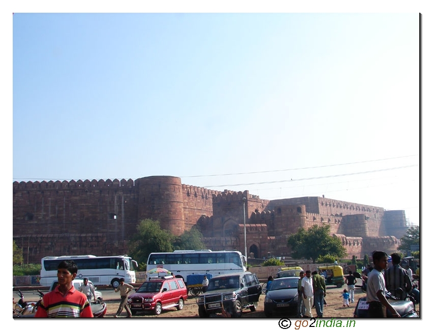 Parking area of Agra fort
