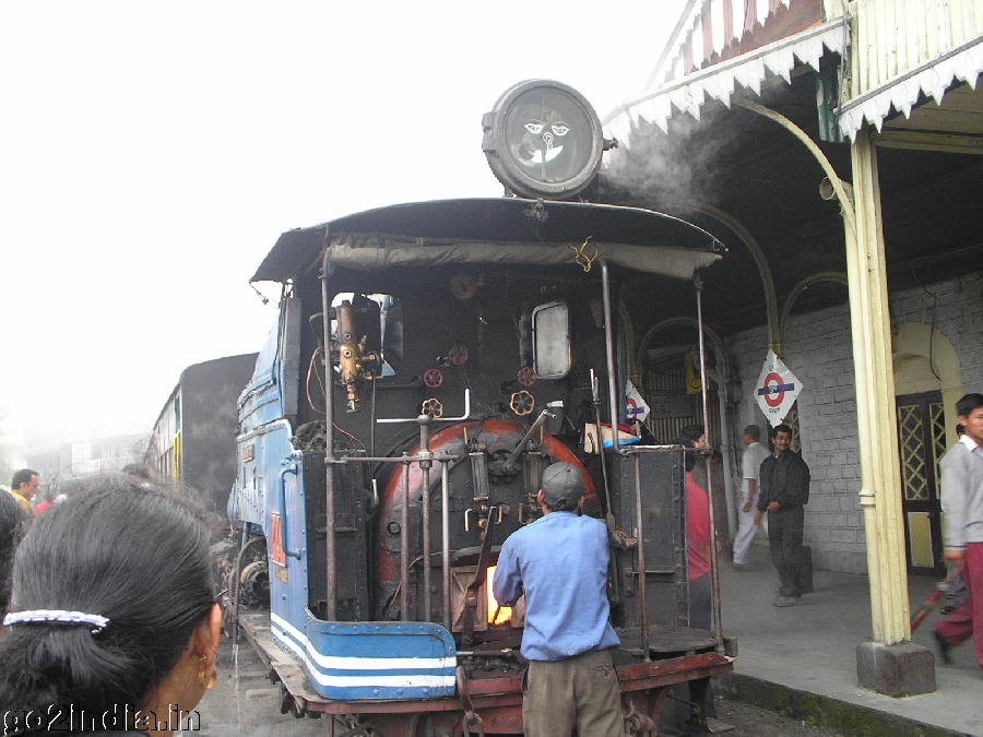 Toy train halt at Ghum