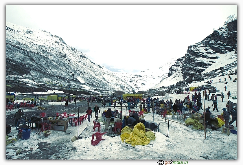 Huge crown of people at Marhi snow point