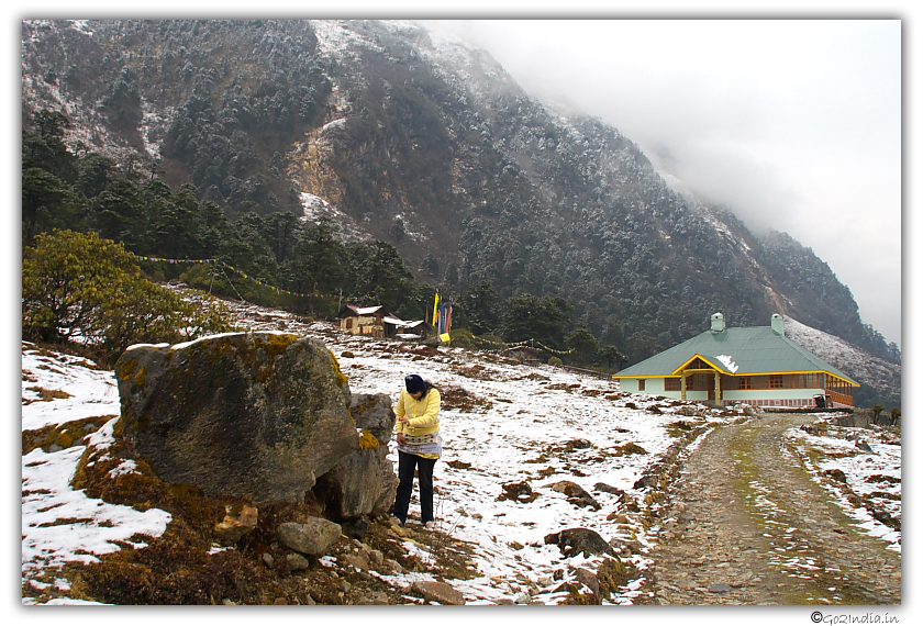 go2india.in Snow in Yumthang valley in North Sikkim