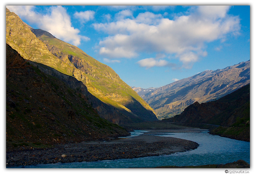 Chandra river and Himalayan valley