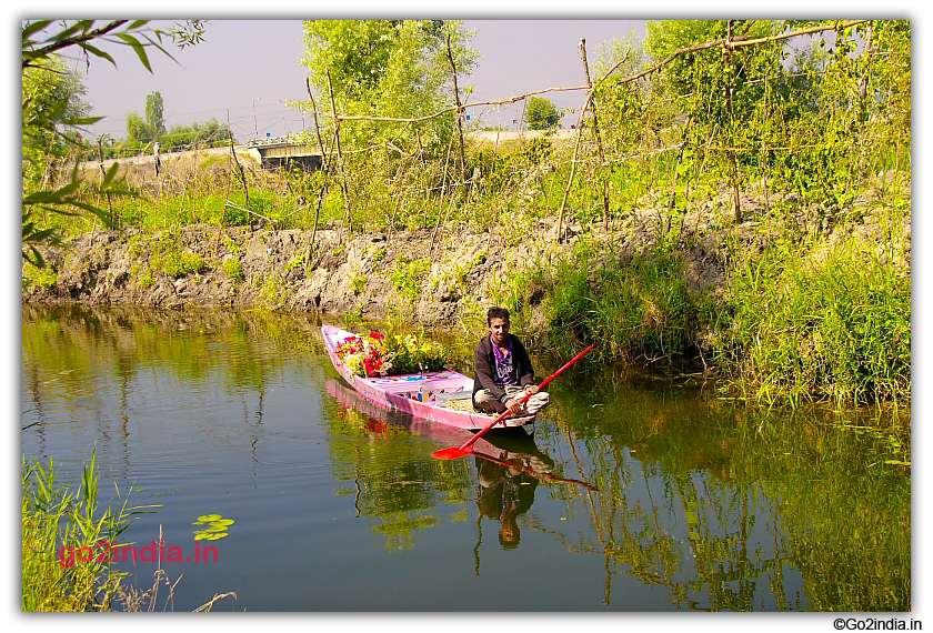 Selling flowers at your houseboat at Srinagar