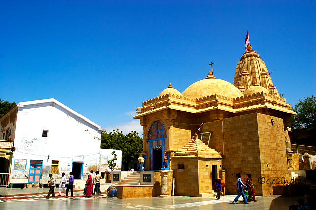 Narayan Sarovar temple 