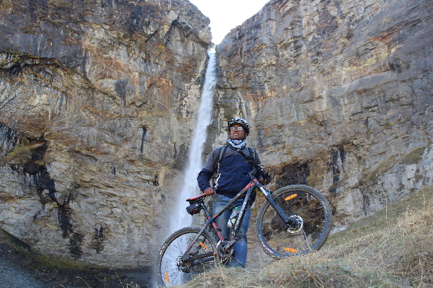 Manali waterfall on the way to Atal Tunnel by Cycle