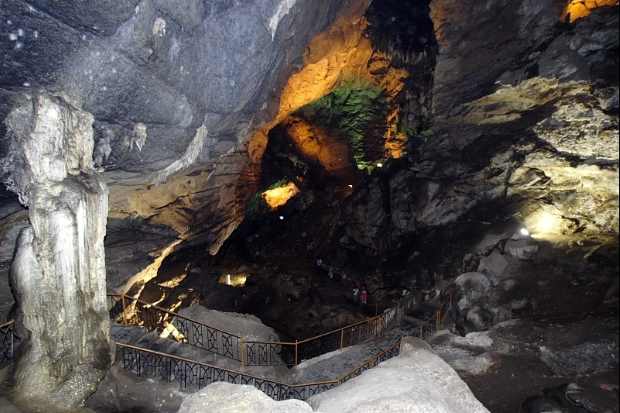 Borra Cave