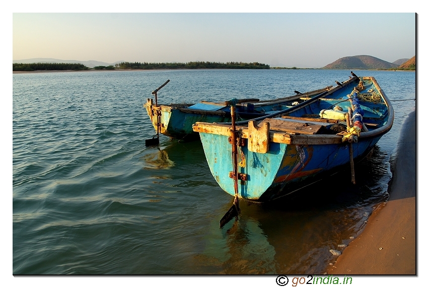 Small fishing boat at Bangarammapalam Beach