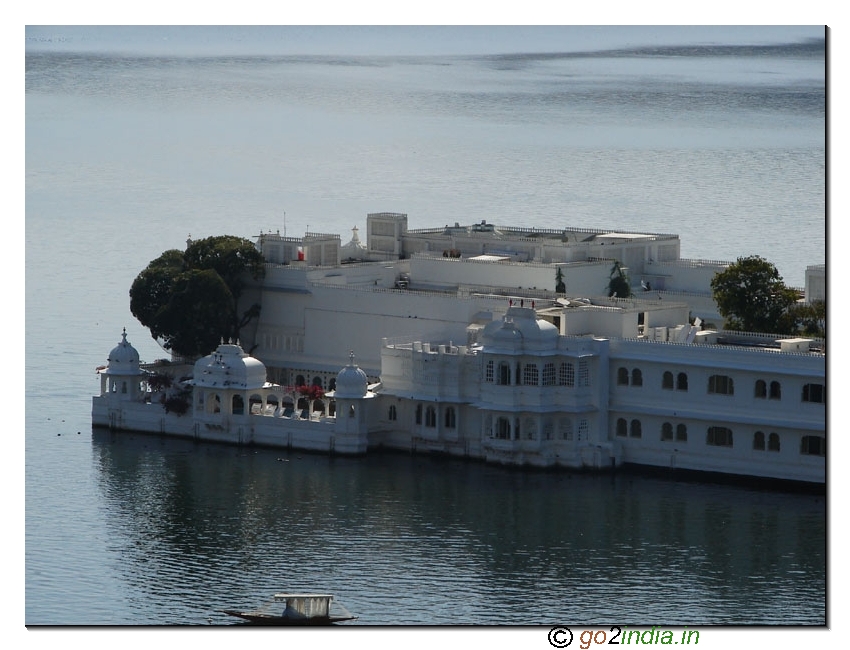 udaipur lake palace close view