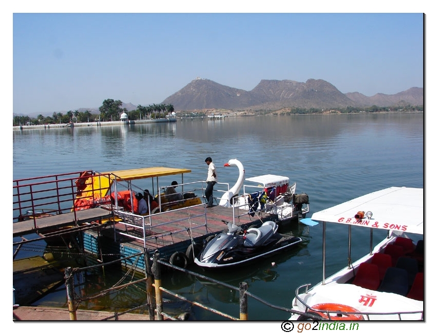 Boats to go inside the Lake