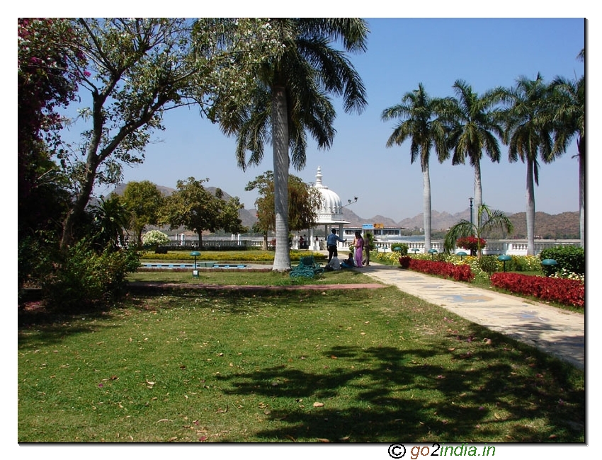 Nehru Park at center of Fateh Sagar Lake