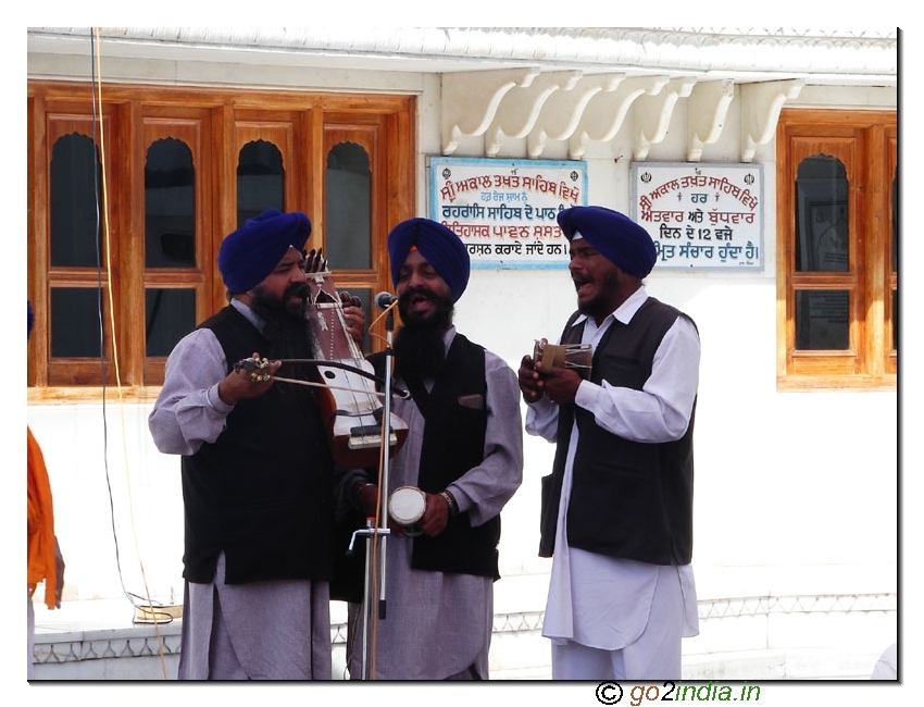 Prayer  at golden temple in Amritsar 