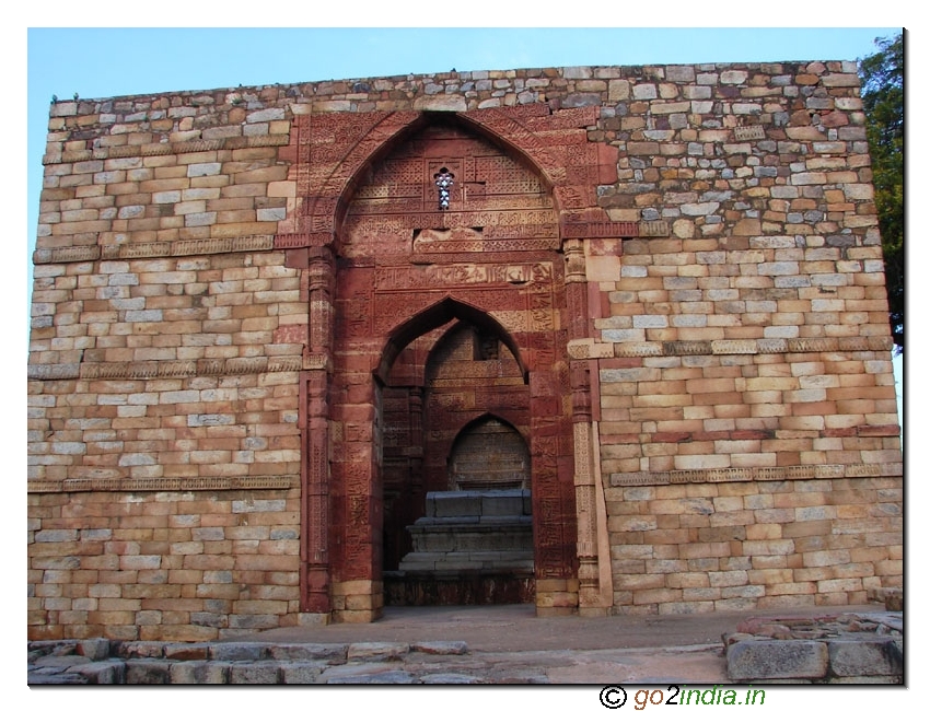 Buildings around Qutub minar 