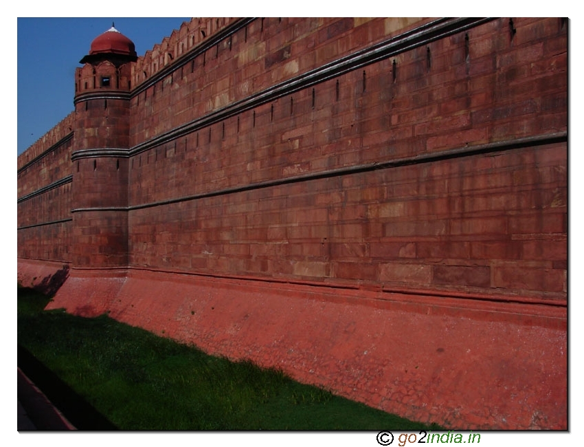 Lal Killa outside big walls