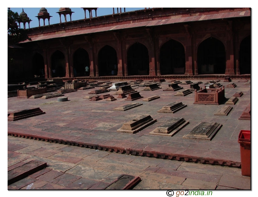 graveyard  inside Fatehpur Sikri