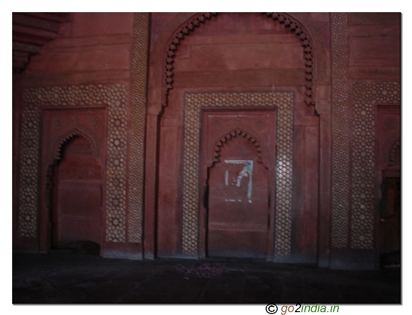 Walls inside Fatehpur Sikri