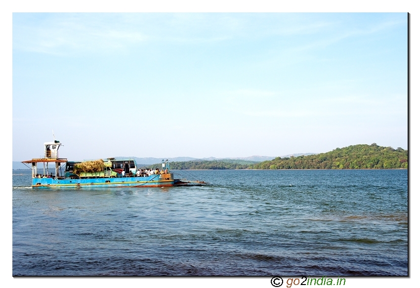 Sharavathi river crossing at Sigandur near Kalasavalli
