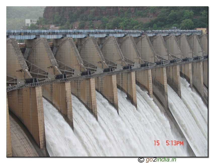 Dam water discharge