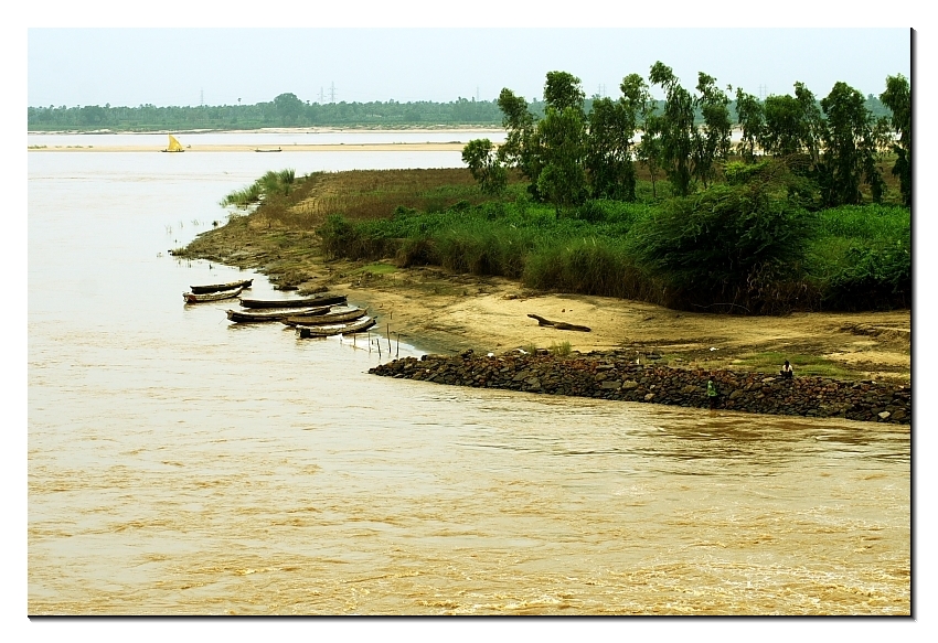 Fishing boats in Godavari river near Dowlaiswaram barrage Rajahmundry