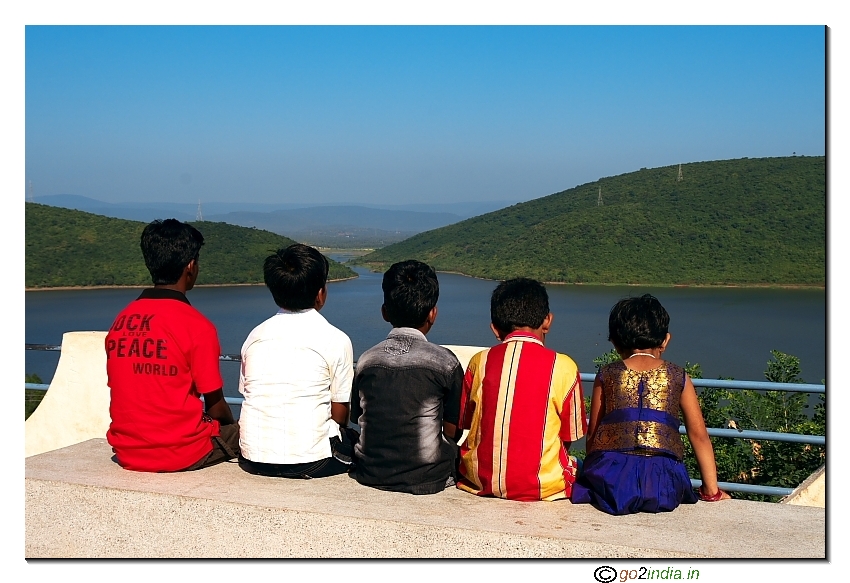 Kids watch  scenic place  picnic spot photo from Sigma 17-70 on Canon 30D