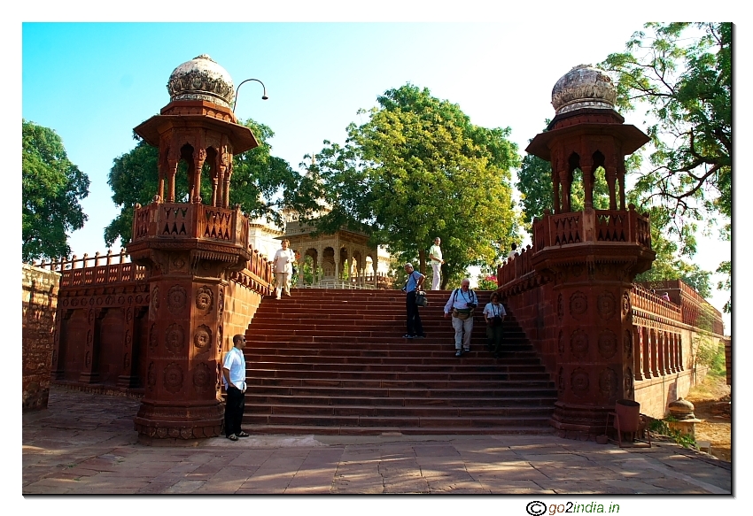 Entering Jaswant Thada steps