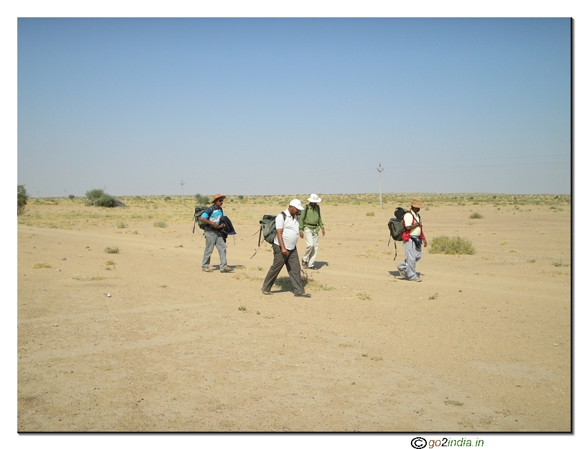 trekking throughout day in desert near Jaisalmer