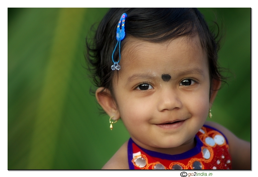 Kid smiling while posing to camera, portrait pic from Canon 85/1.8 lens