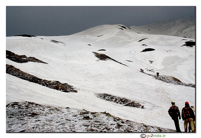 Trekking from Dhunda To Talhouti in snow on the Kedar Kantha trekk