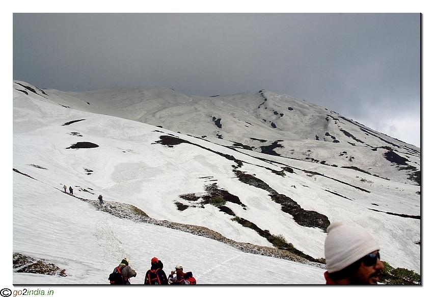 Trekking in snow between Dhunda and Talhouti