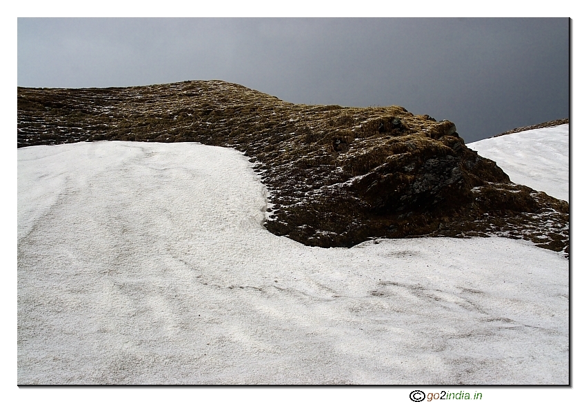 Snow patches on the way to Talhouti