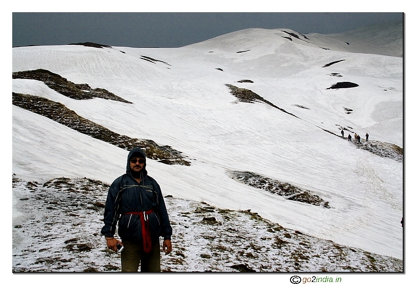 Trekking in snow between Dhunda and Talhouti