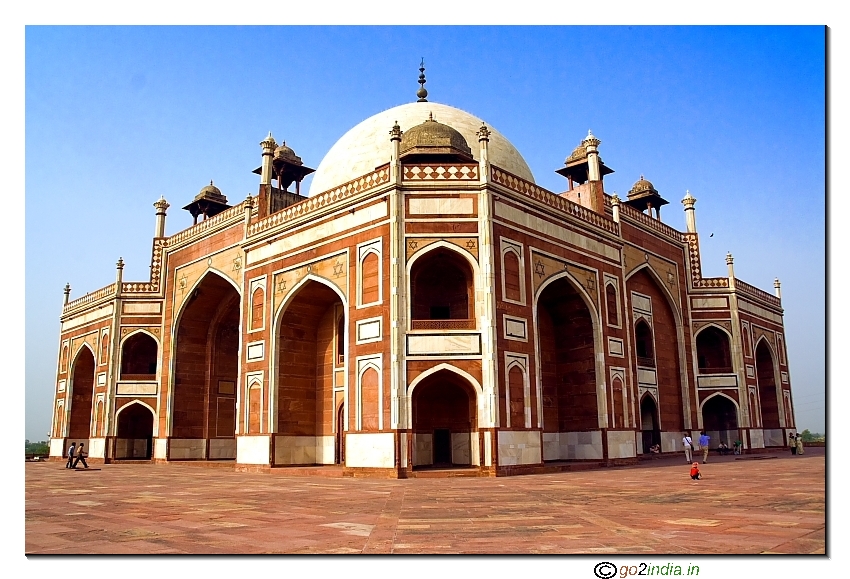 Main structure of Humayn's tomb from the floor at an angel