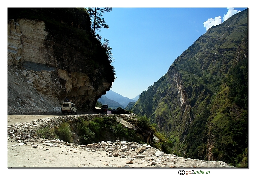 Dangerous road towards Badrinath Dham from Joshimath