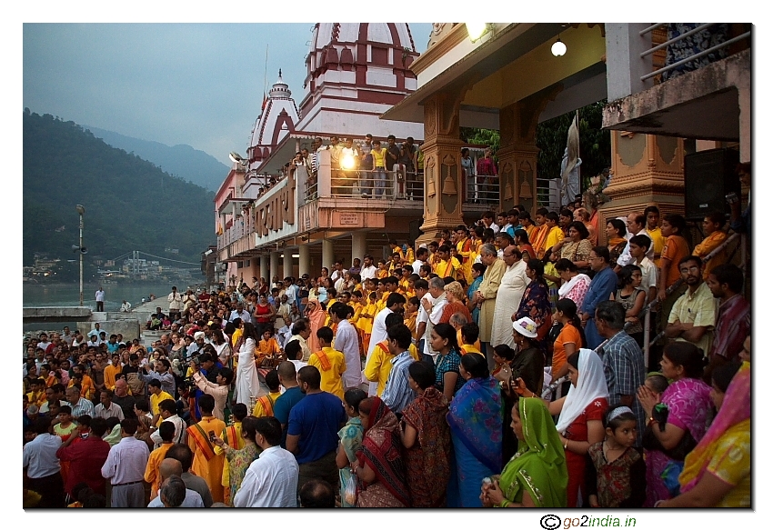 Ganga Arathi at Parmath Nikethan Rishikesh in evening