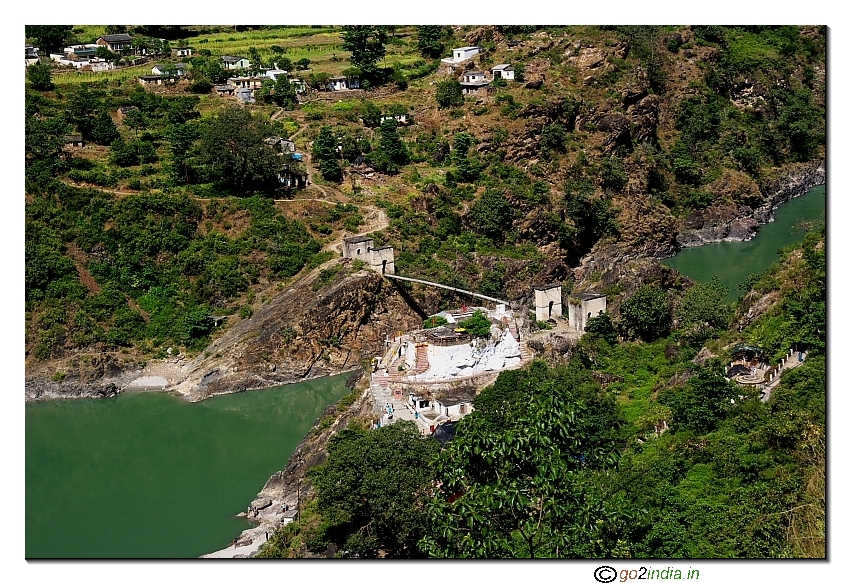 Alaknanda river by the side of the road