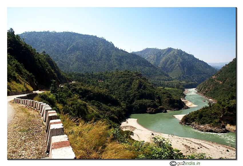 Alaknanda  flowing by the side of the road towards Srinagar