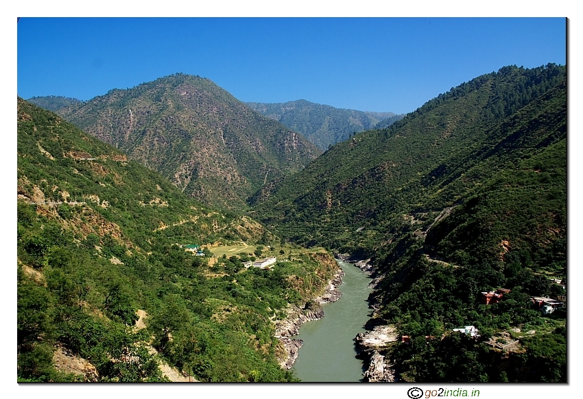 River Alaknada flowing down the hill 