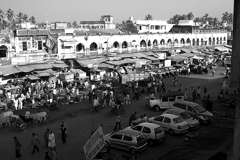 Market in front of temple at Puri